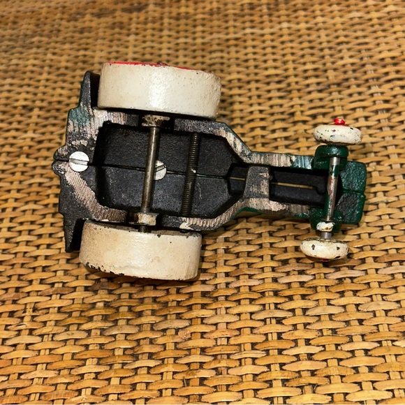 Vintage Looney Tunes Porky Pig Green Tractor 3” Tall Cast Iron Country Figurine - Picture 10 of 12